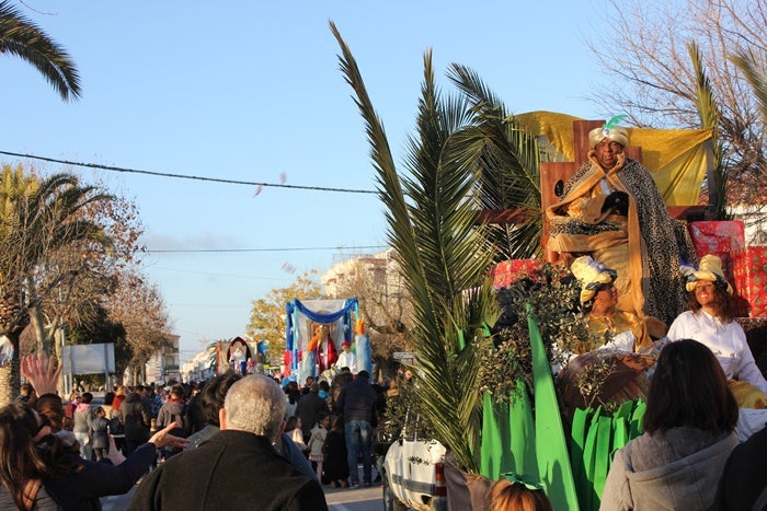Los Reyes Magos vuelven a ilusionar a niños y mayores