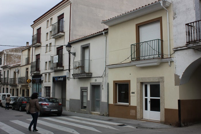 La señora Nicolasa vivía en el número 67 de la calle Larga. 