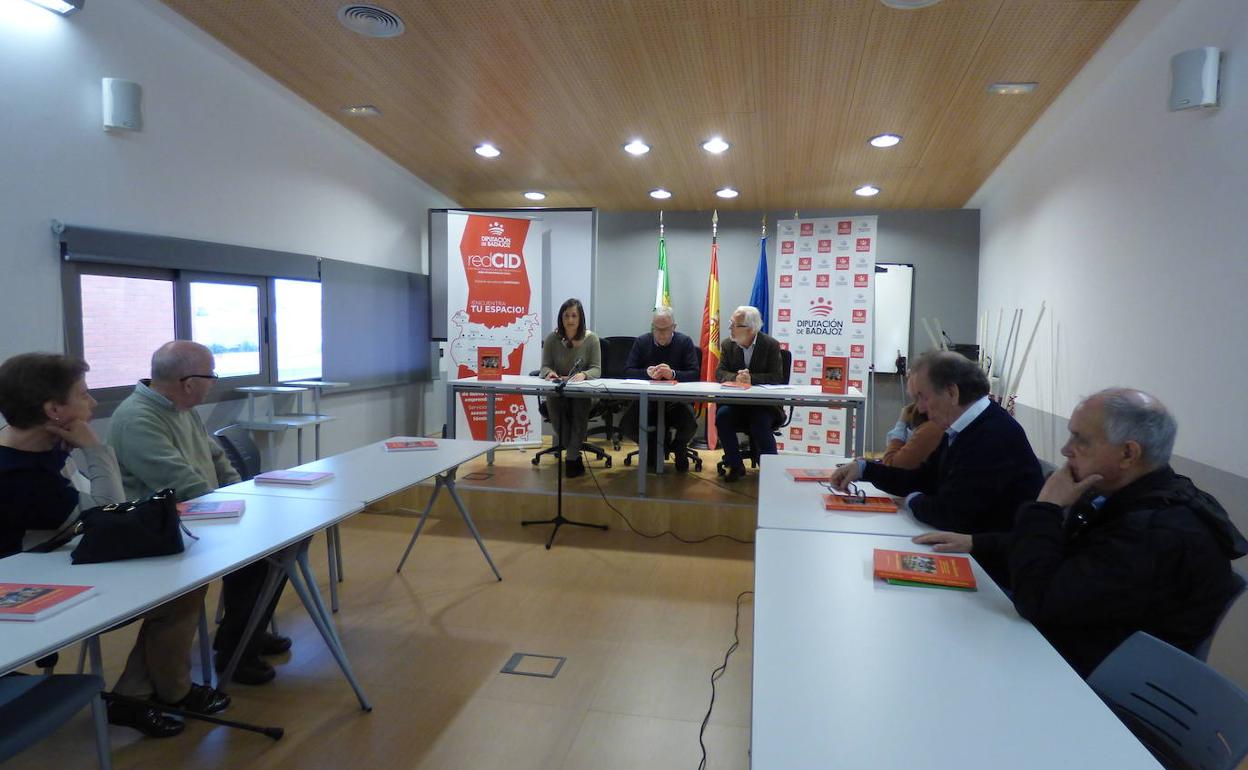 La Diputación de Badajoz reedita 'Juegan blancas y ganan', biografía de Diego Muñoz-Torrero