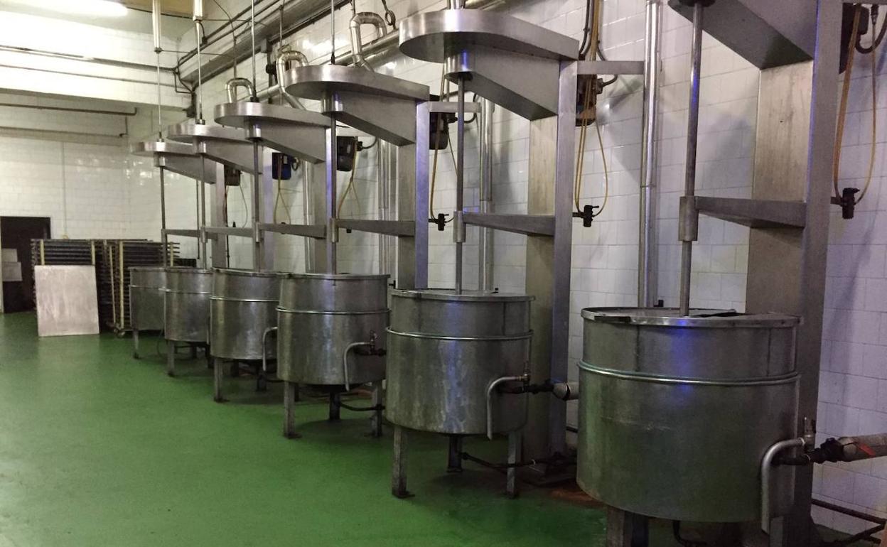 Calderas fábrica de turrón sin utilidad 