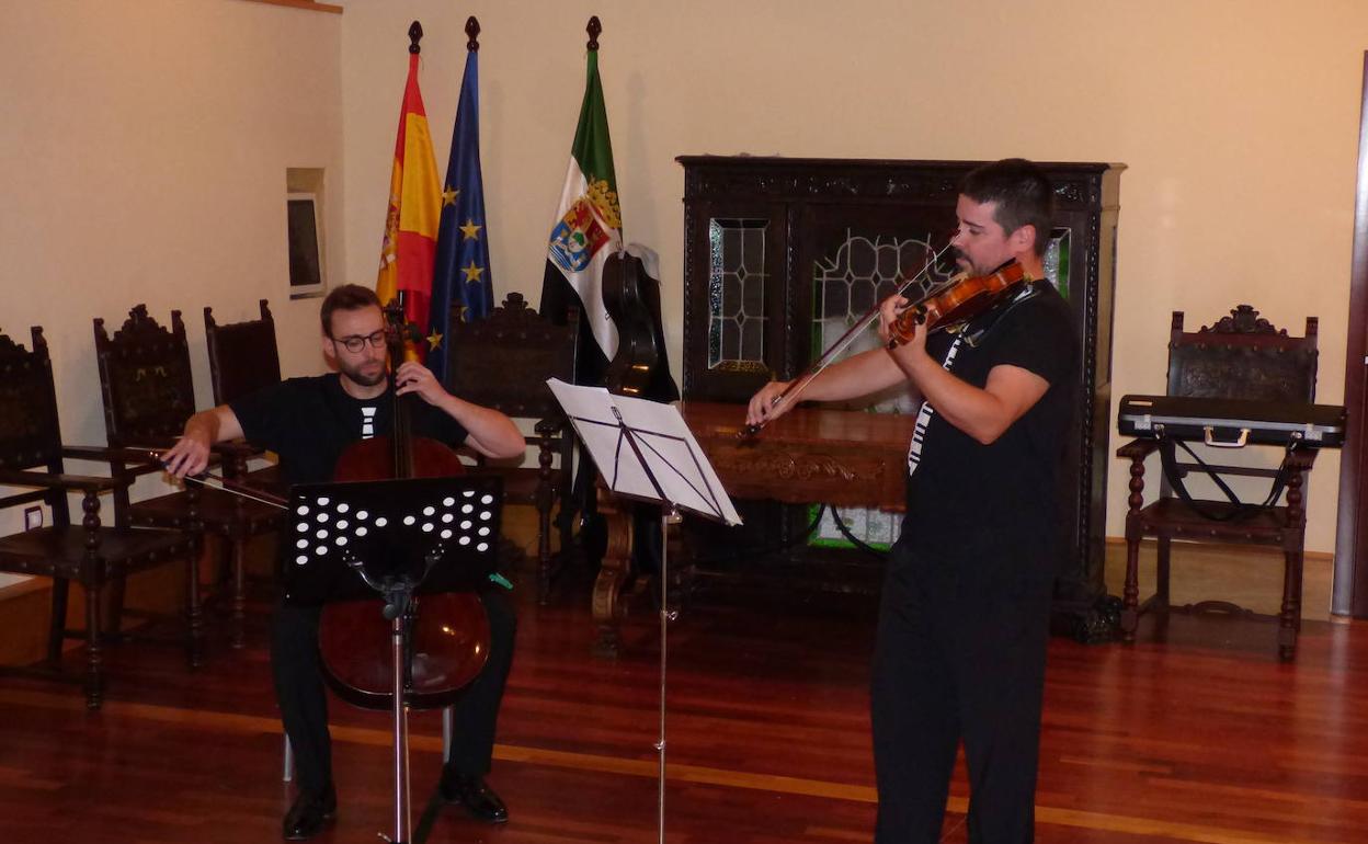 Éxito en el concierto de los profesores de la Orquesta de Extremadura, Fabián Romero y Ricardo Prieto, en Castuera