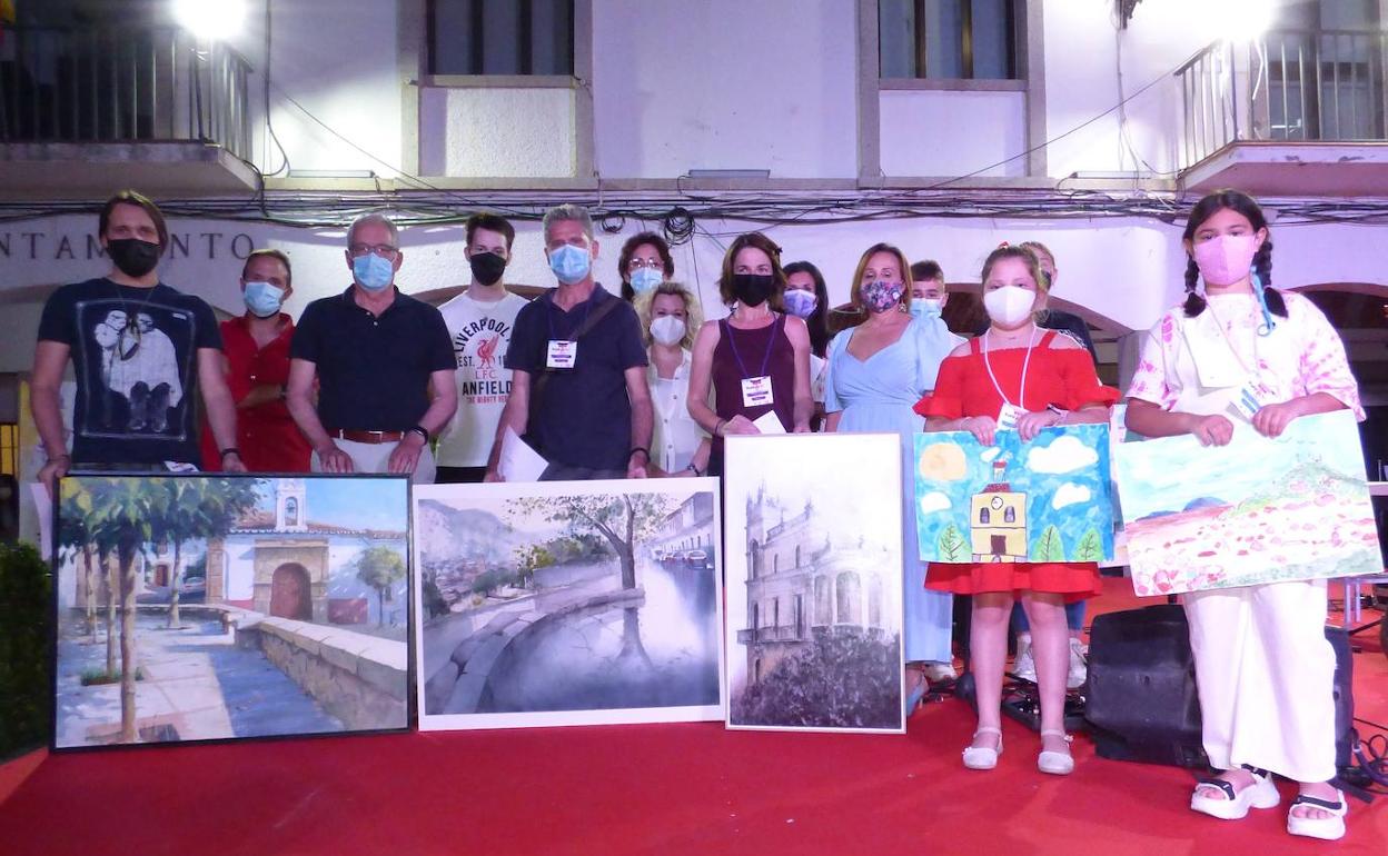 La jornada cultural 'Pueblarte' llena la localidad de artistas callejeros