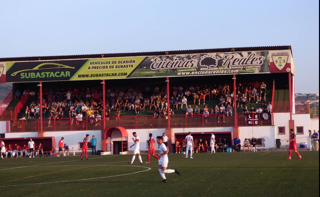 Fútbol en el Manuel Ruiz.