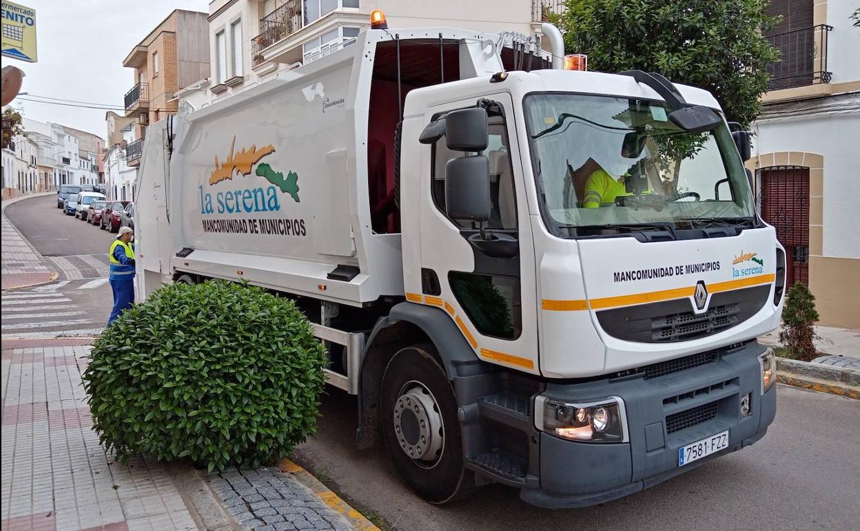 La Mancomunidad de La Serena refuerza el Servicio de Recogida de Residuos Sólidos Urbanos en el mes de agosto