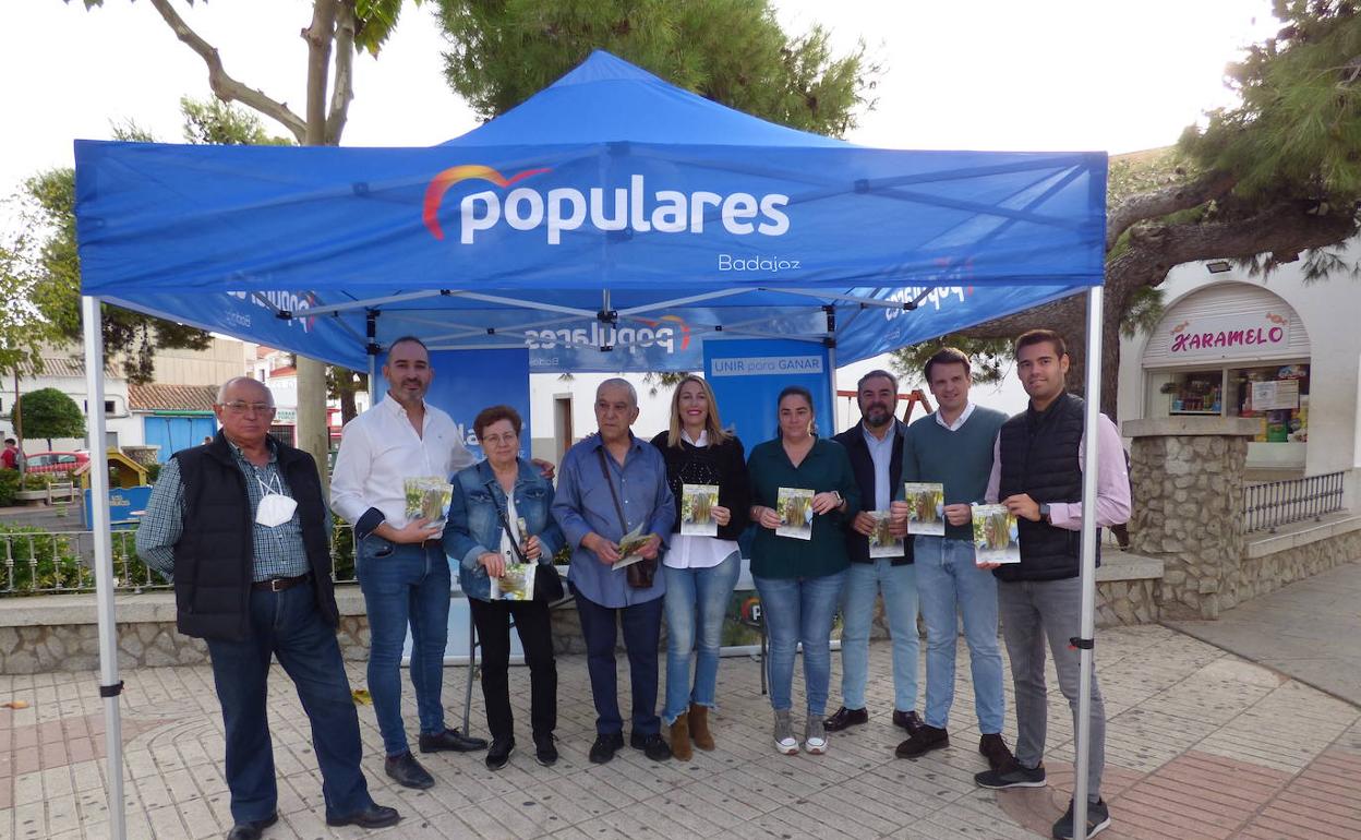 Carpa informativa del PP en el parque de Santa Ana