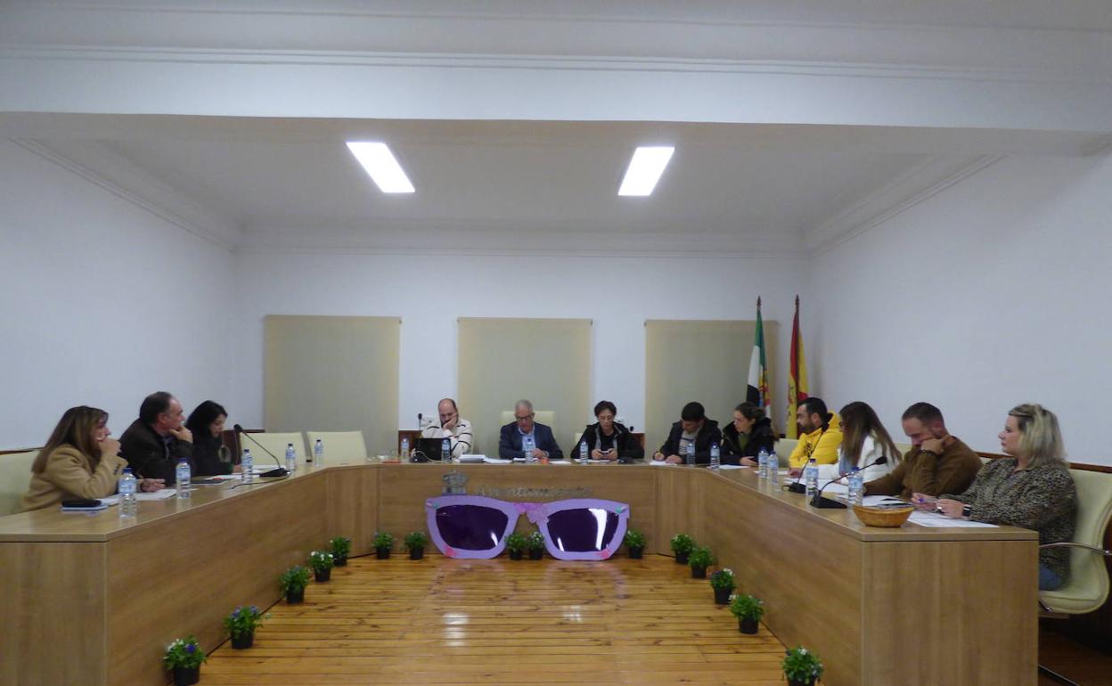 La intervención del alcalde centra la atención de la sesión ordinaria de noviembre