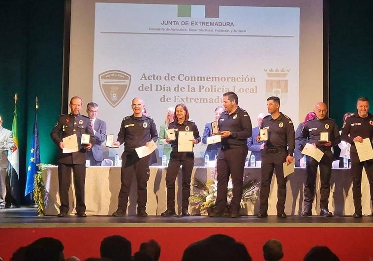 Homenaje a los agentes la Policía Local de Extremadura