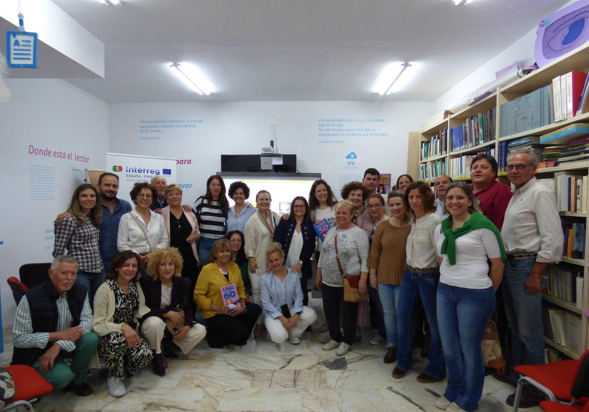 La escritora Esperanza Mancera presentó en Castuera su novela 'Una de 40'