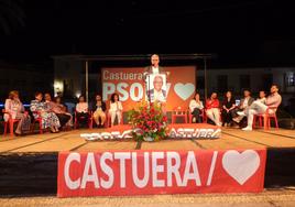 Imagen del acto del PSOE celebrado en la plaza de España.