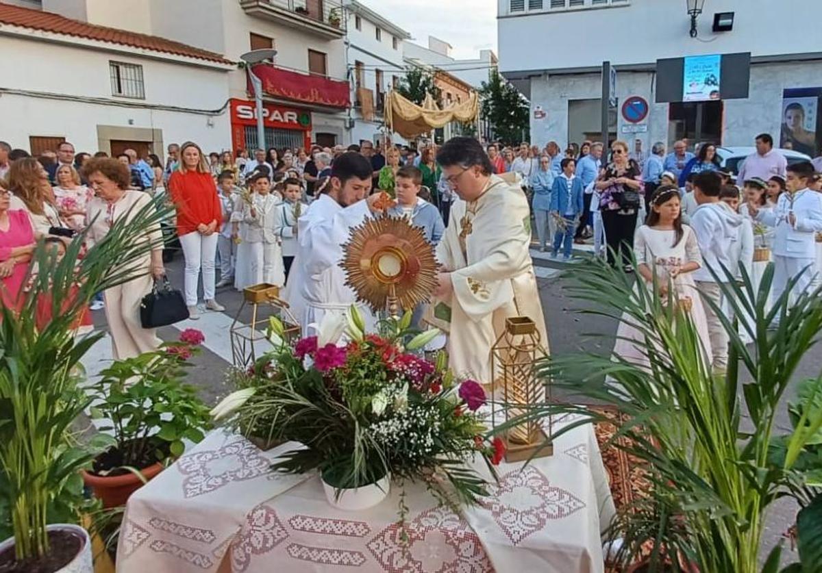 Castuera celebró su tradicional procesión del Corpus Christi