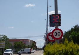 Radar pedagógico instalado en la avenida de Extremadura.