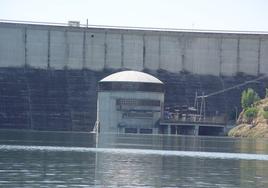 Central hidroeléctrica del embalse de La Serena.