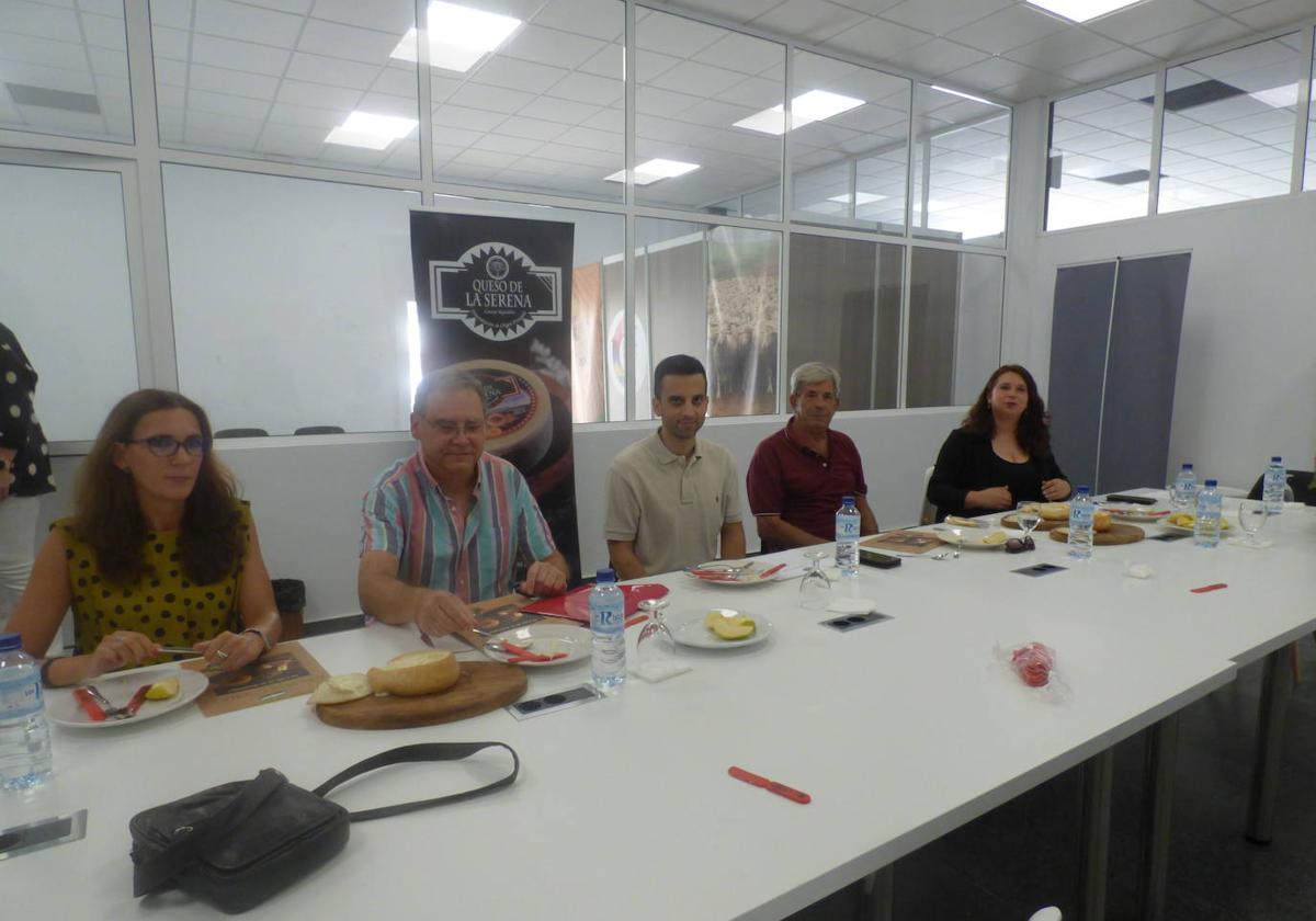 Un queso de la marca «Cancho Roano» de la quesería Tierra de Barros de Quintana de la Serena gana la XXVIII cata-concurso de la mejor torta de La Serena 2023