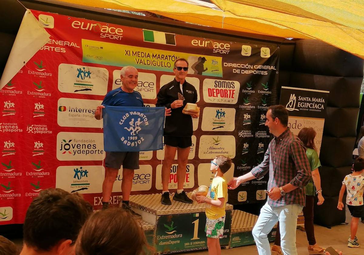 El corredor de Castuera Kiko Hidalgo vence en su categoría en el «Cross Valdigüelo» de Santa Marta de los Barros.
