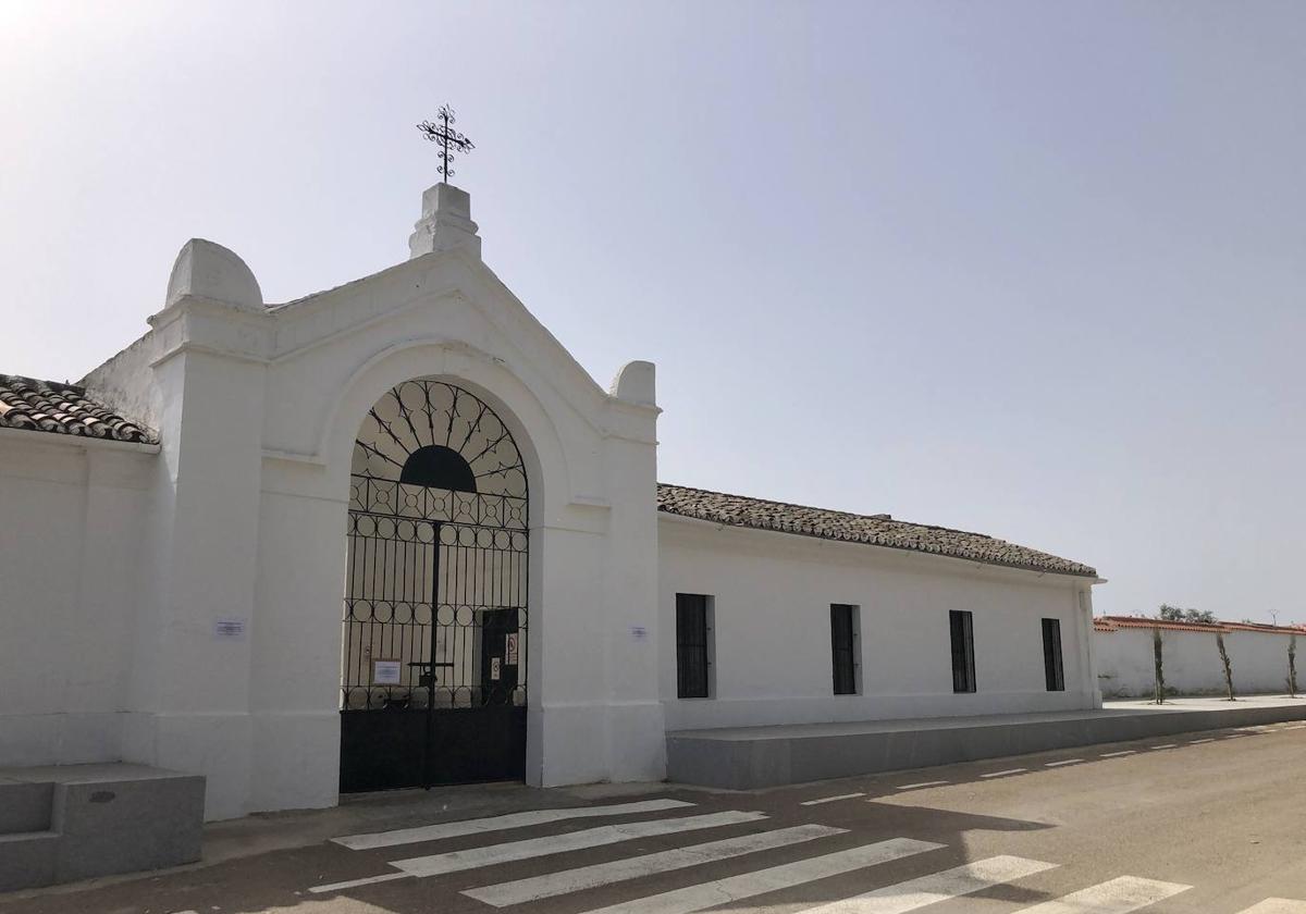 El Cementerio Municipal de Castuera cambia su horario de otoño-invierno