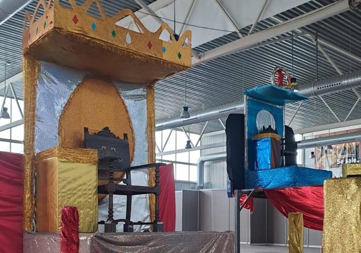 Preparativos de las carrozas de la cabalgata de Reyes Magos