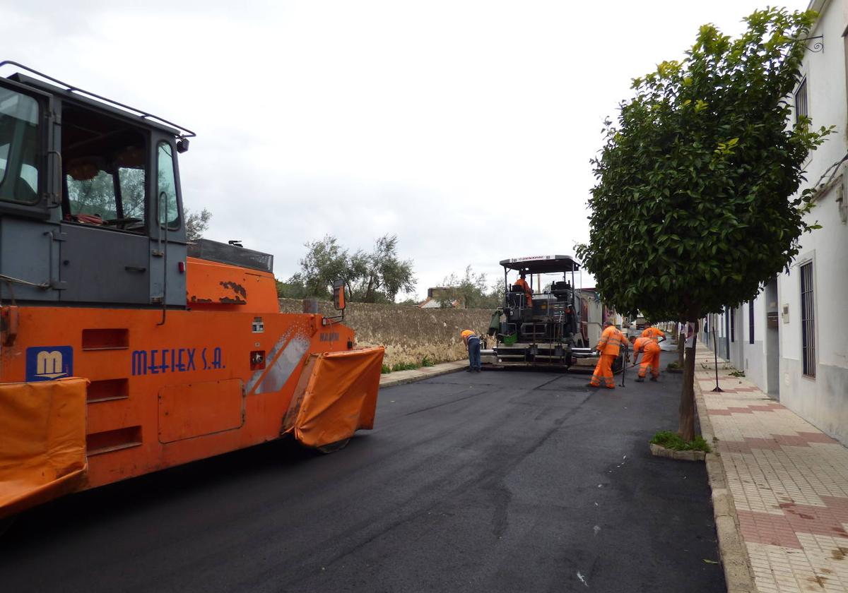 El ayuntamiento de Castuera finaliza el asfaltado y bacheado de diferentes calles de la localidad