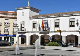 Plaza de España y ayuntamiento de Castuera.