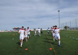 Calentamieto previo al partido de la pasada jornada de Tercera RFEF.