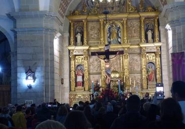 Vía Crucis en interior de la iglesia parroquial de Castuera.