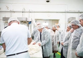 Visita a una de las industrias turroneras de la localidad.