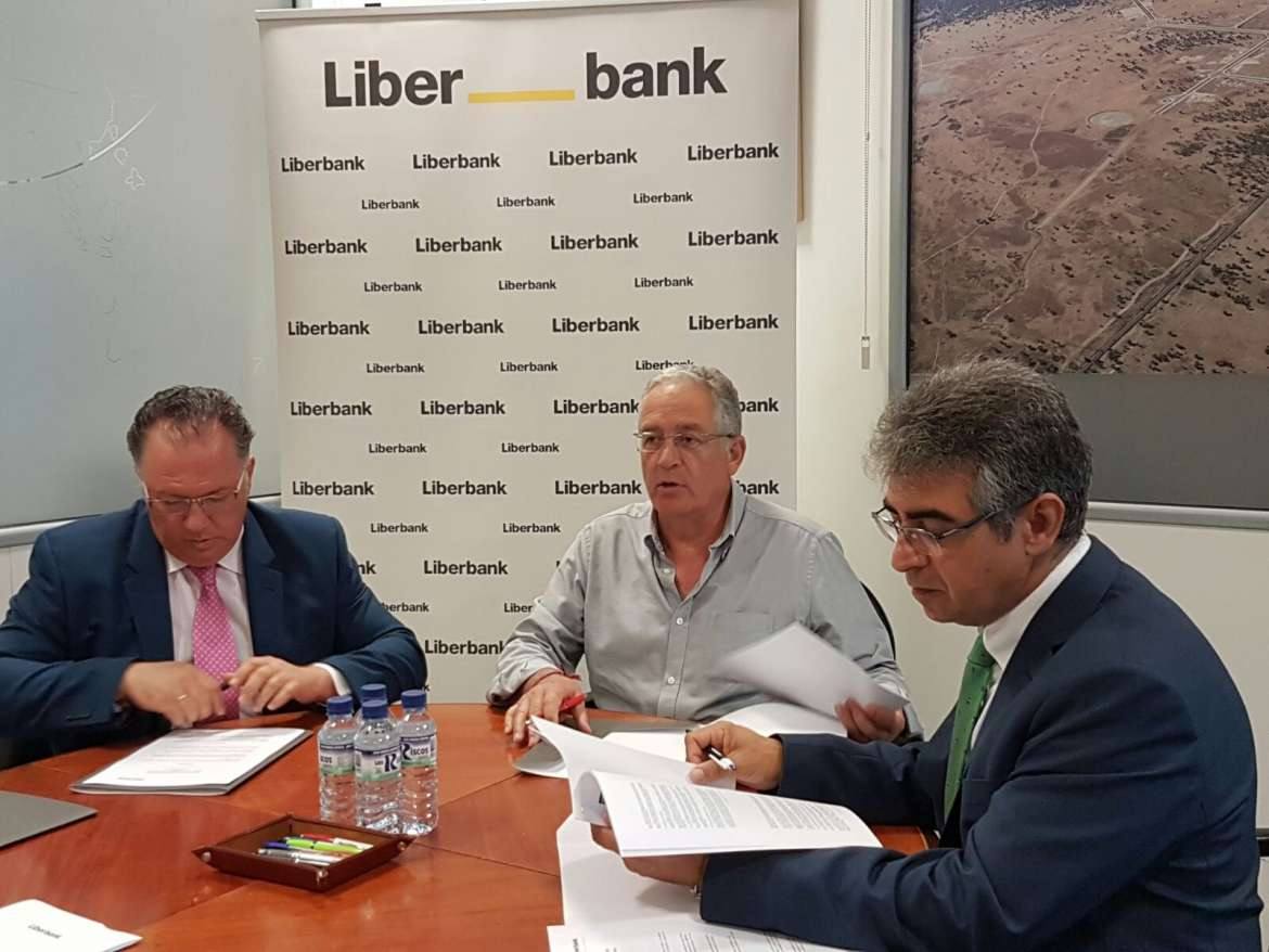 La plataforma única facilitará el tránsito de vehículos y personas en la calle Arcos