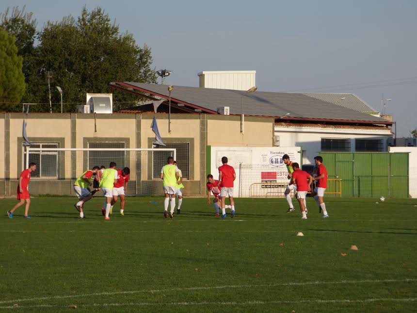 El CD Castuera-Subastacar se estrena este domingo ante su afición frente al CF Campanario