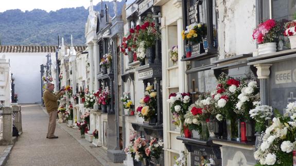 El cementerio municipal de Castuera cambia a su horario de invierno