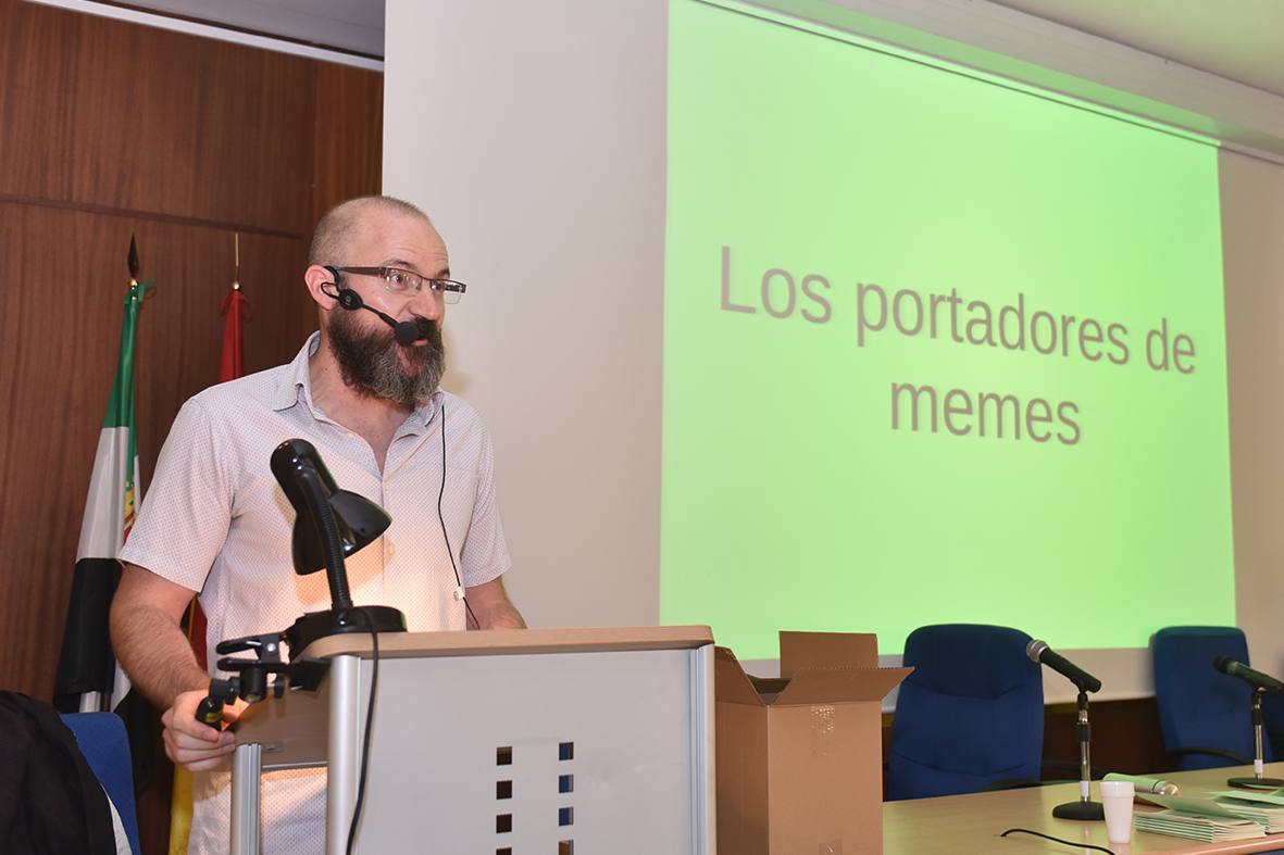 El profesor Andrés-Thales Hernández Flores 