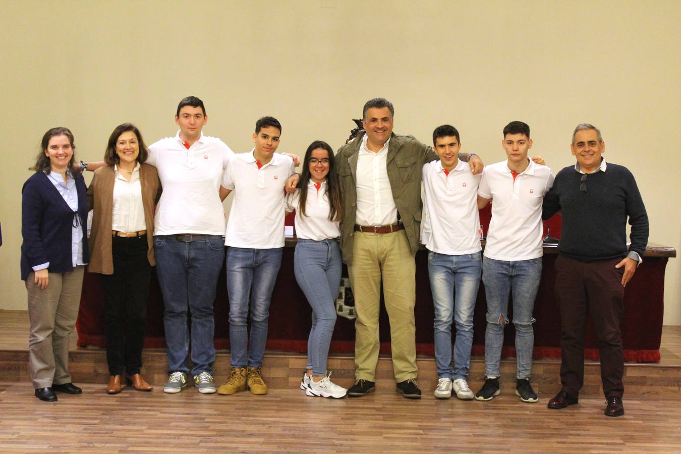 El alcalde recibe a los alumnos del Sagrado Corazón finalistas del Concurso Financiero