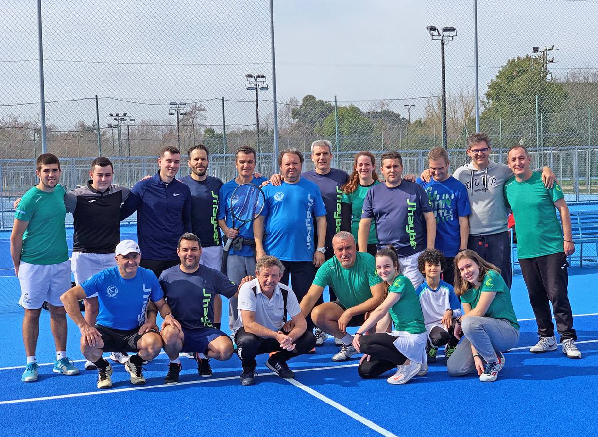 Miembros del Club de Tenis Cauria