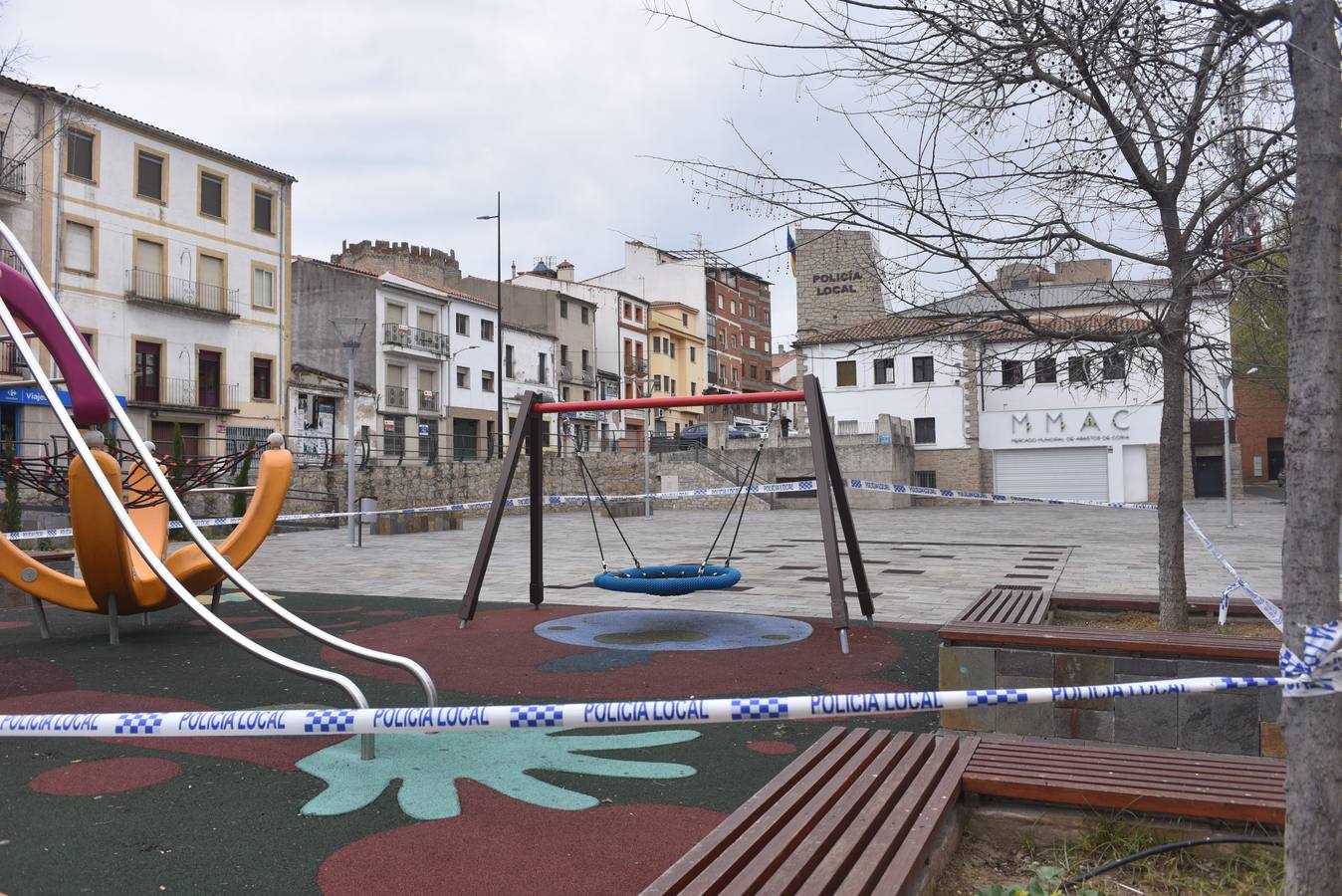 No se puede acceder a zonas de columpio o instalaciones deportivas