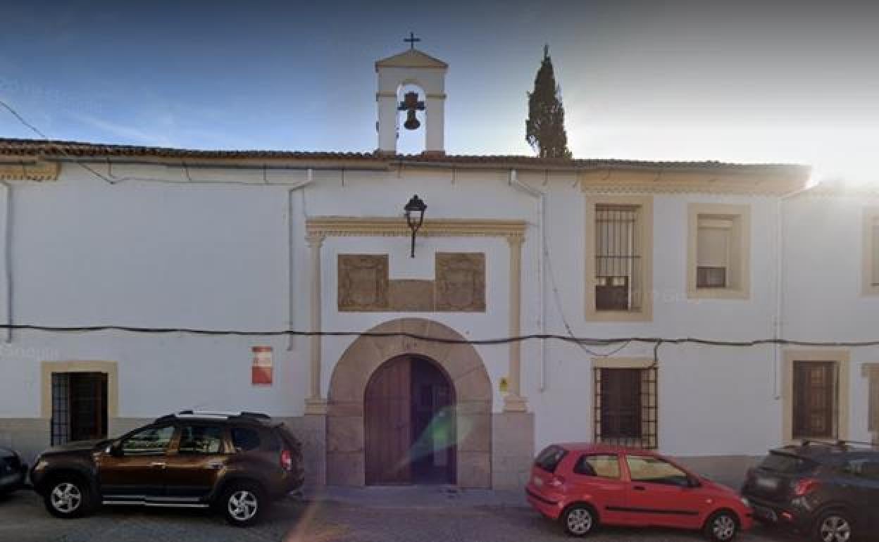 Fachada de la residencia San Nicolás de Bari en Coria