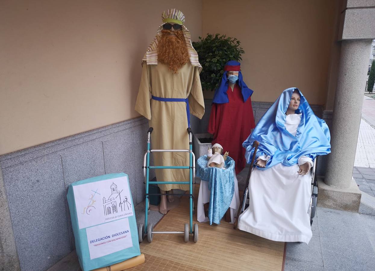 Belén inclusivo instlado en los soportales de la iglesia de San Ignacio