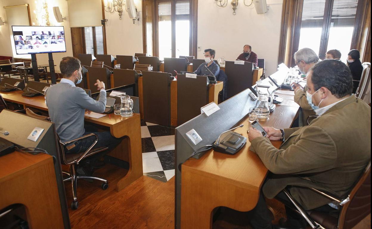 Pleno de la Diputación de Cáceres, que dio luz verde al Plan Bianual.