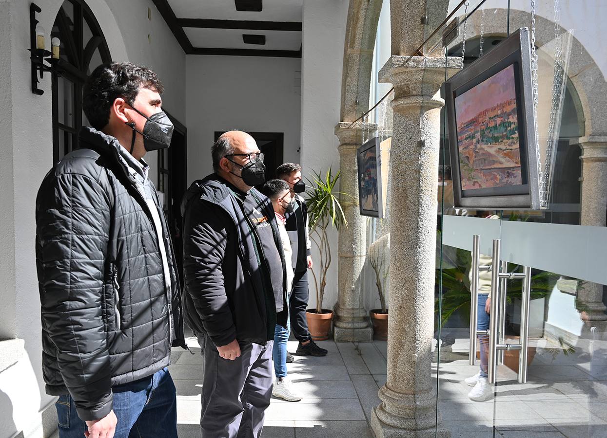 El Patio de Cristal del Ayuntamiento de Coria acoge la exposición 'Pueblos y rincones' de la artista Yolanda Marchante