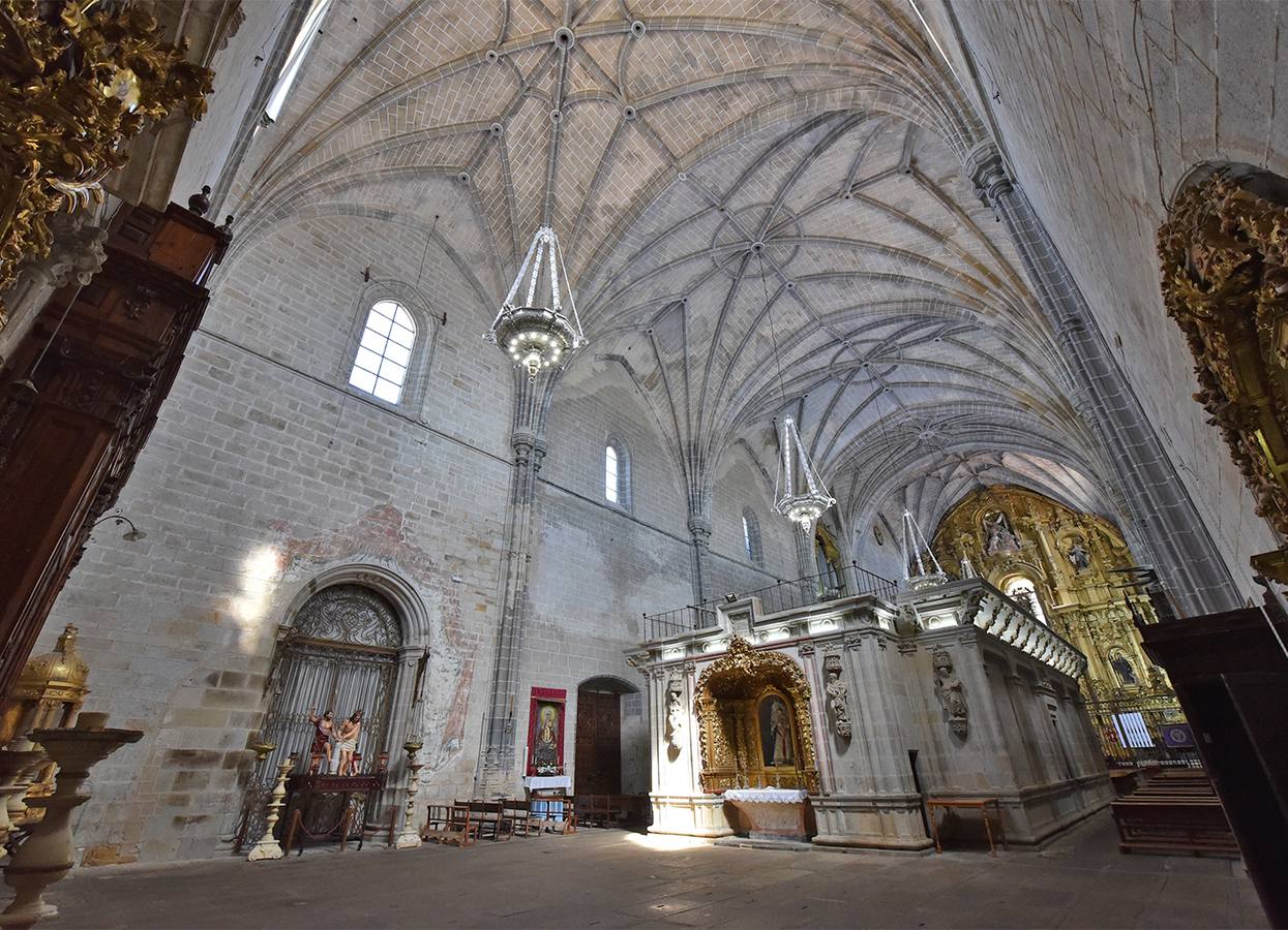 Interior de la Catedral cauriense