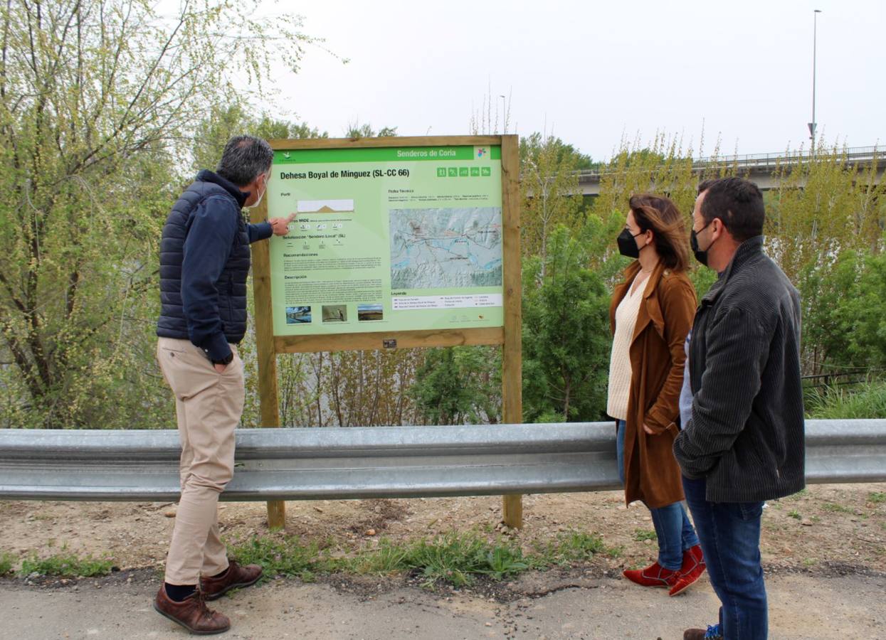 El alcalde con los concejales de Turismo y Obras