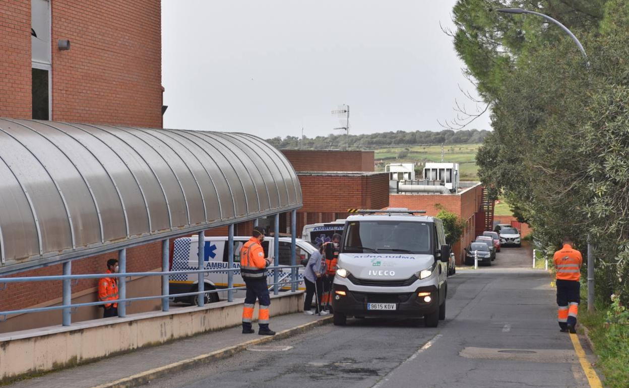 Coria pasaría de tener tres ambulancias a solo dos