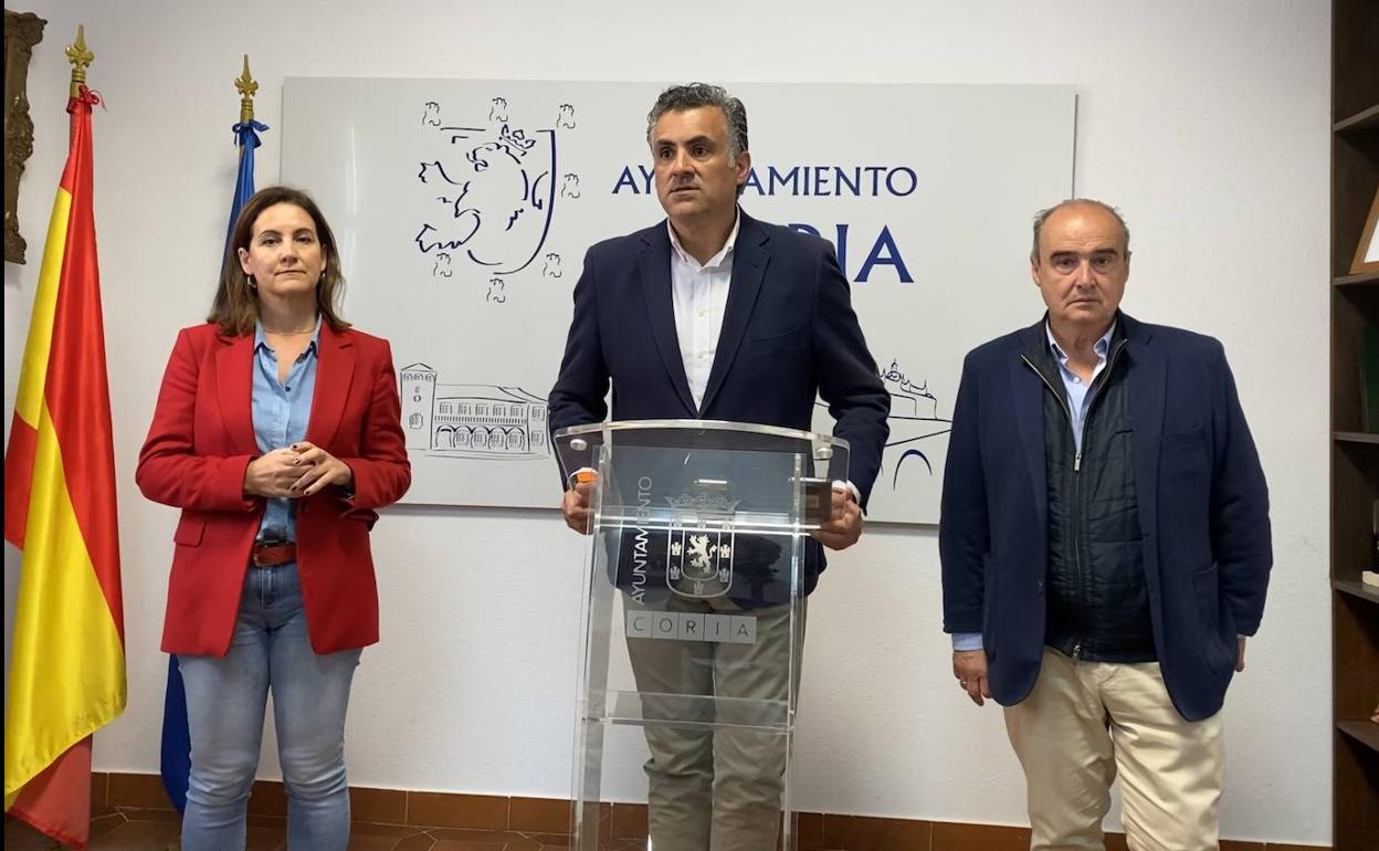 El Alcalde denuncia la mala gestión de las inversiones anunciadas por la Junta para las residencias