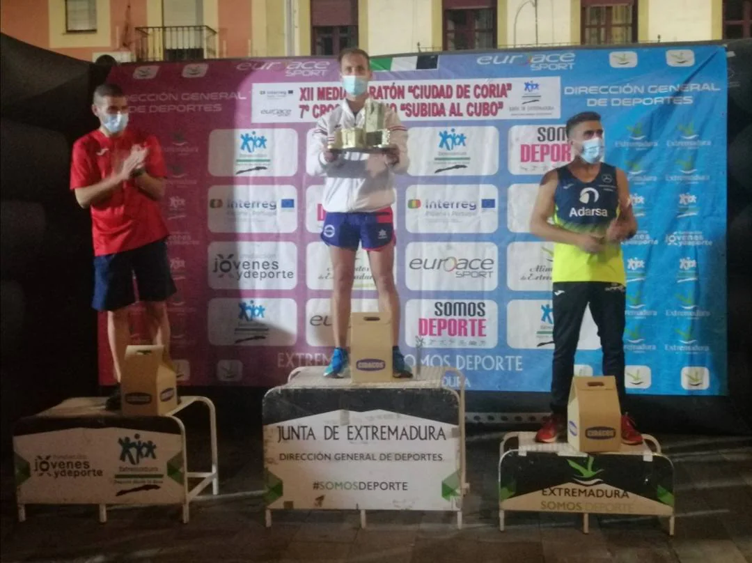 Javier Canelada Alvarado, vencedor de la pasada Media Maratón «Ciudad de Coria». 