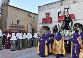 Procesión del Santo Entierro en la plaza de España.