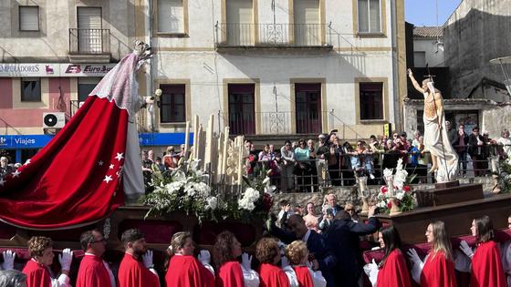 La Procesión del Encuentro, broche de oro a la Semana Santa Cauriense