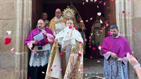 Coria celebra el Corpus con una procesión en la que los niños son los protagonistas