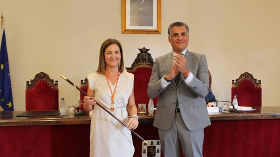 Almudena Domingo se convierte en alcaldesa de Coria afrontando el «privilegio» que supone este cargo