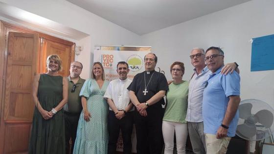 Los obispos de Coria-Cáceres y Plasencia visitan las instalaciones de Proyecto Hombre en la capital cacereña