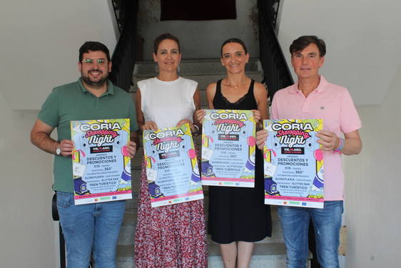 Descuentos, música y teatro en el primer Showpping Night de Coria
