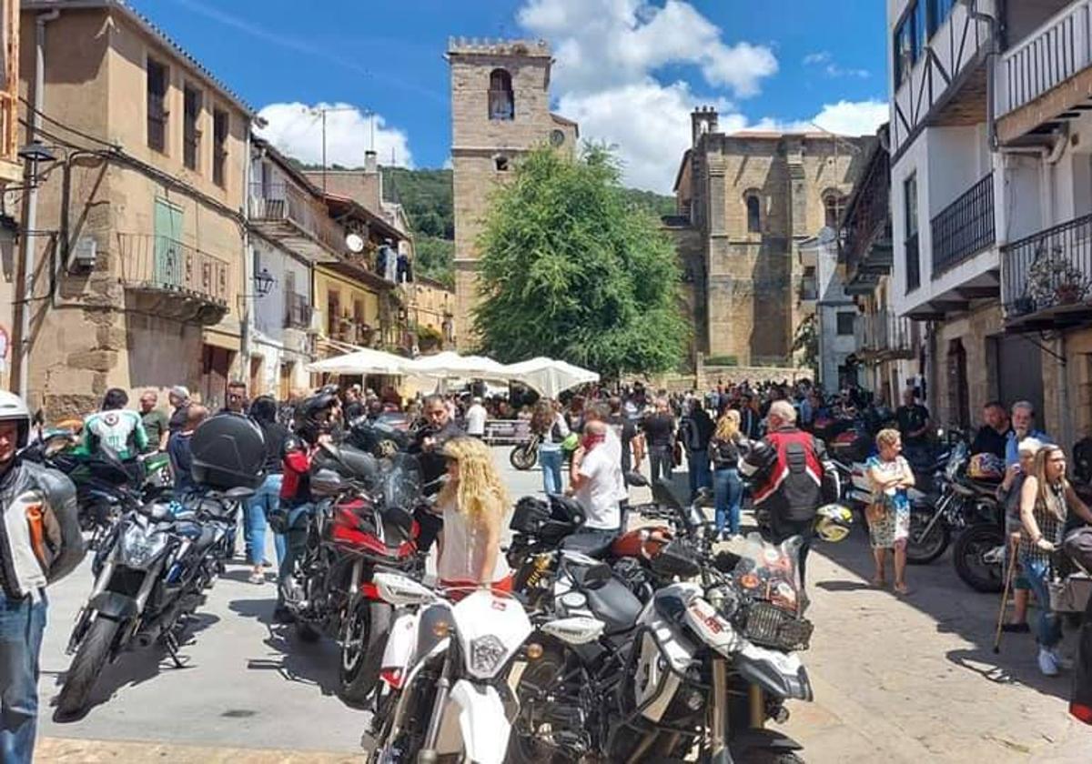 Motos, comida y música para la XVI concentración de la Peña Motera Esperando