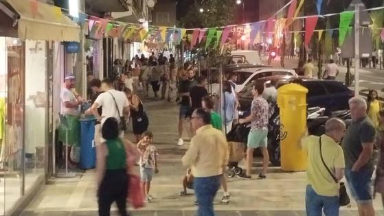 Éxito rotundo en la I Showpping Night de Coria que ha reunido a miles de visitantes
