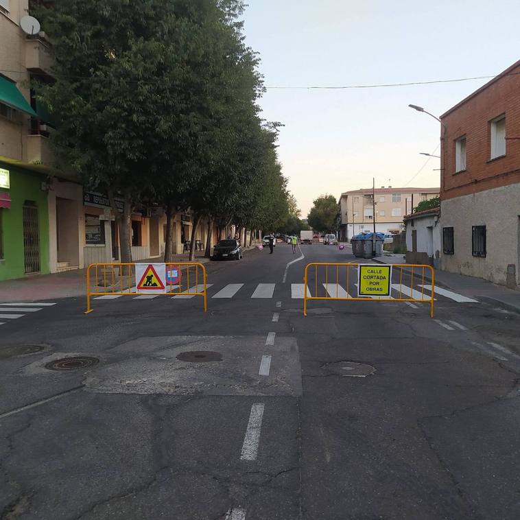 Cortan la Avenida Alfonso VII por obras de asfaltado